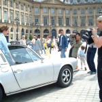 Les photographes mitraillent- Larissa Ickx et Porsche 911 Place Vendome