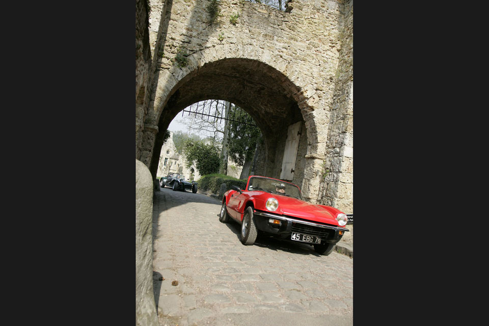 location-triumph-spitfire-incentive-team-building-seminaires-automobiles-collection-drive-classic-3