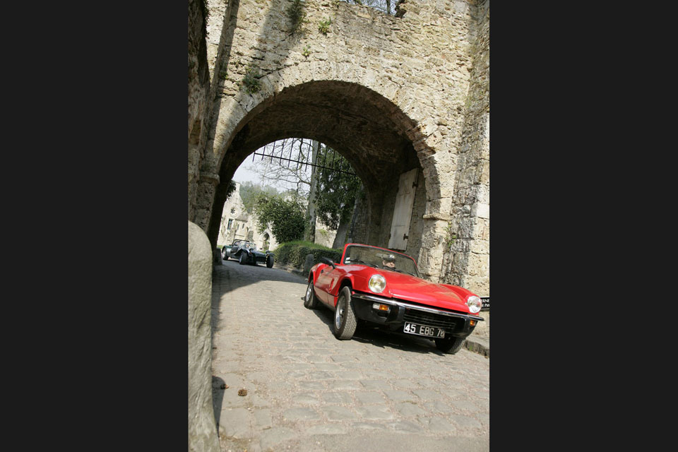 location-triumph-spitfire-incentive-team-building-seminaires-automobiles-collection-drive-classic-3