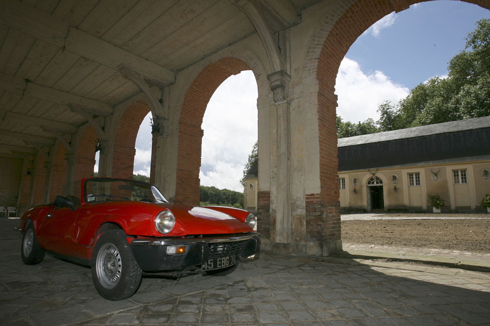 location-triumph-spitfire-incentive-team-building-seminaires-automobiles-collection-drive-classic-5