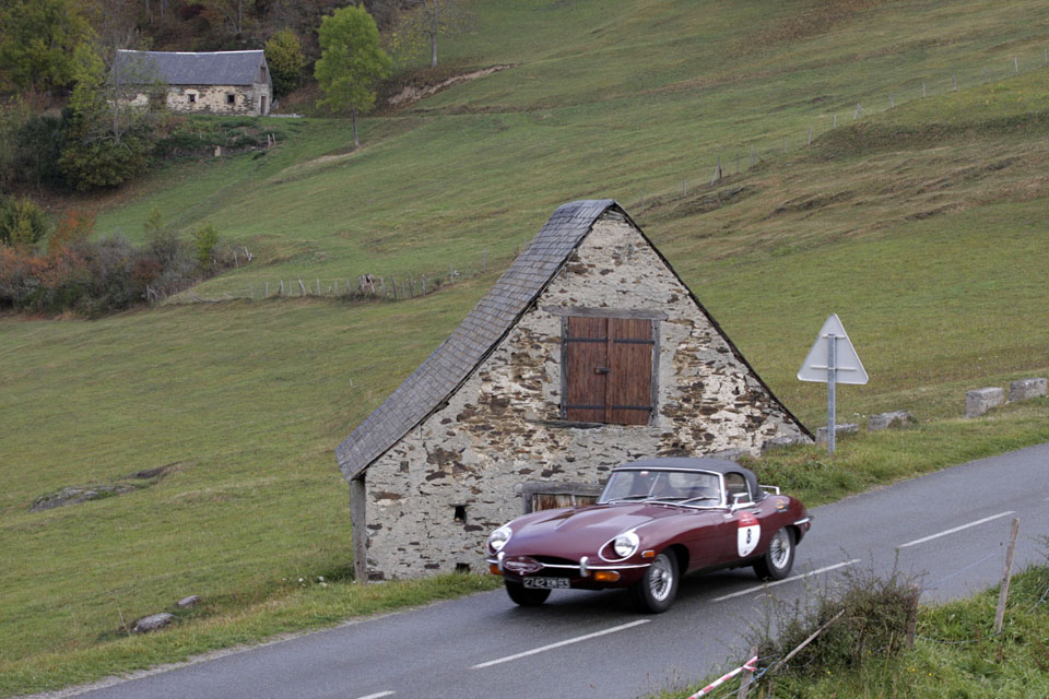 location-jaguar-type-e-cabriolet-seminaires-incentive-voitures-anciennes-drive-classic-12