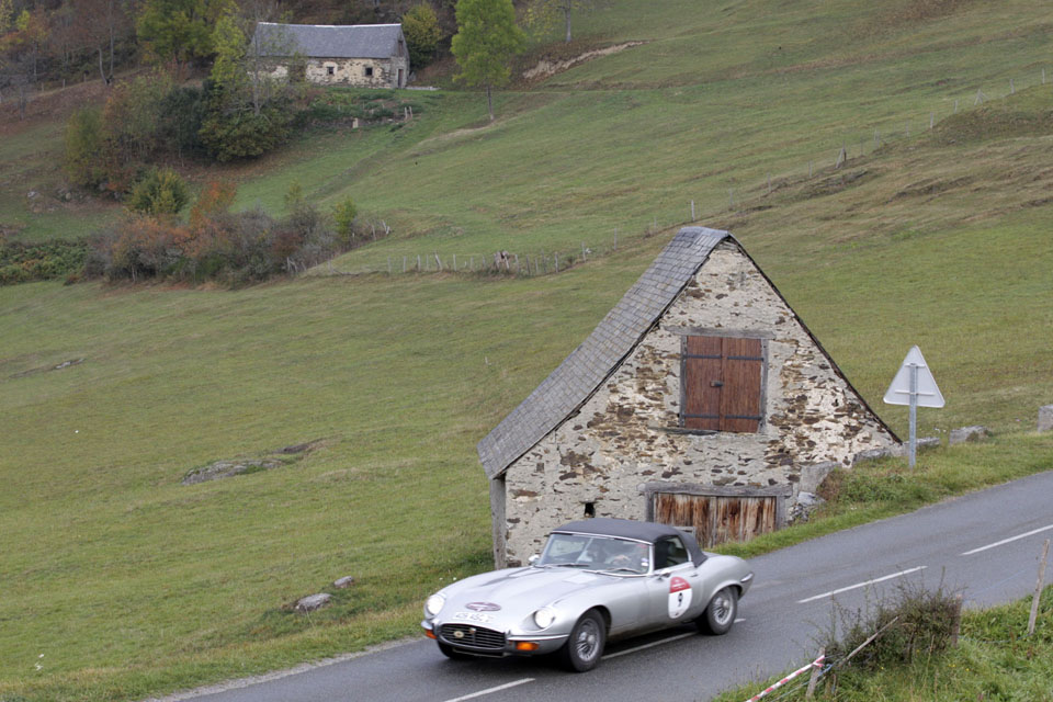 location-jaguar-type-e-cabriolet-seminaires-incentive-voitures-anciennes-drive-classic-13