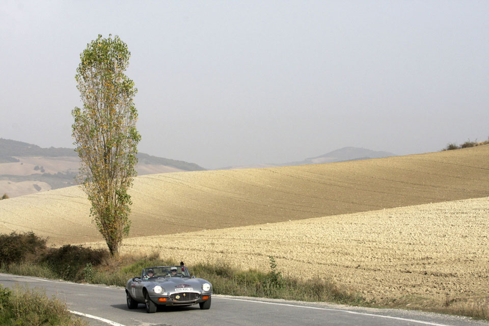 location-jaguar-type-e-cabriolet-seminaires-incentive-voitures-anciennes-drive-classic-4