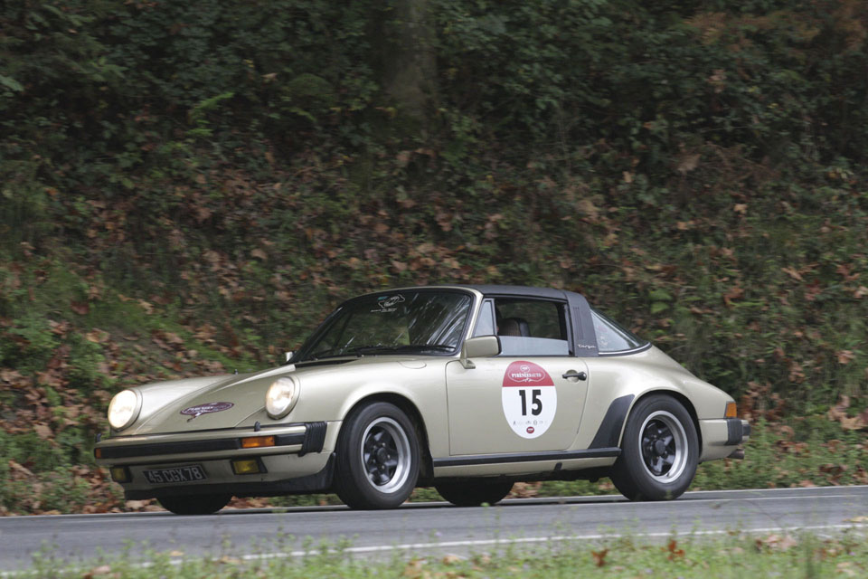 location-porsche-911-targa-seminaires-incentive-team-building-rallyes-location-automobiles-collection-drive-classic-12