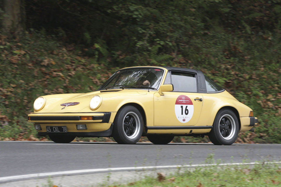 location-porsche-911-targa-seminaires-incentive-team-building-rallyes-location-automobiles-collection-drive-classic-13