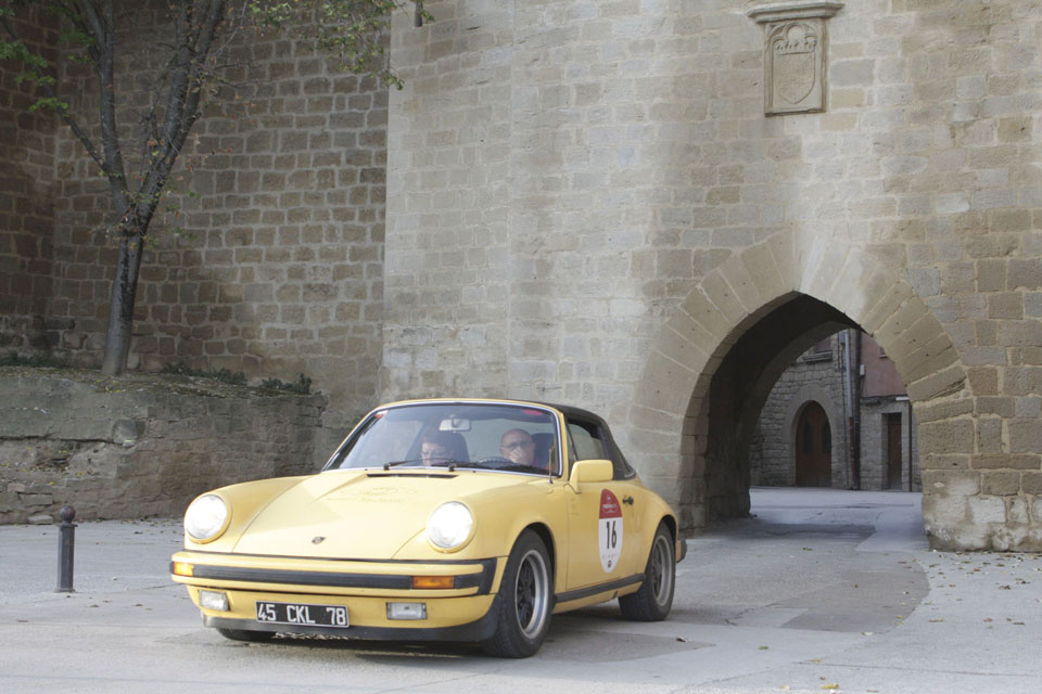 location-porsche-911-targa-seminaires-incentive-team-building-rallyes-location-automobiles-collection-drive-classic-15