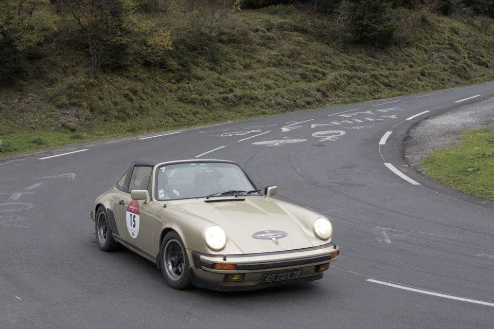 location-porsche-911-targa-seminaires-incentive-team-building-rallyes-location-automobiles-collection-drive-classic-18