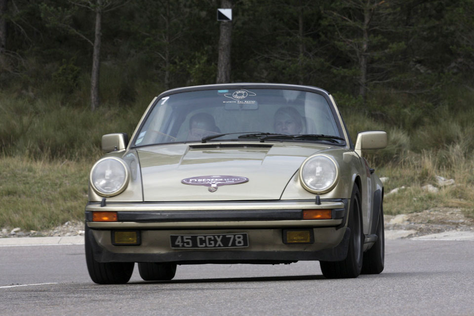 location-porsche-911-targa-seminaires-incentive-team-building-rallyes-location-automobiles-collection-drive-classic-21