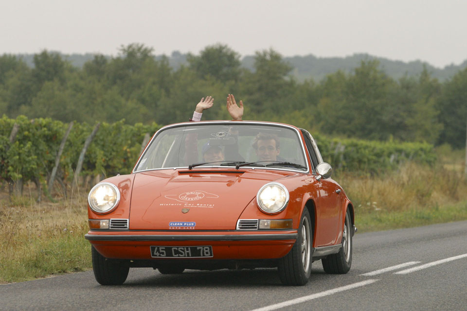 location-porsche-911-targa-seminaires-incentive-team-building-rallyes-location-automobiles-collection-drive-classic-3