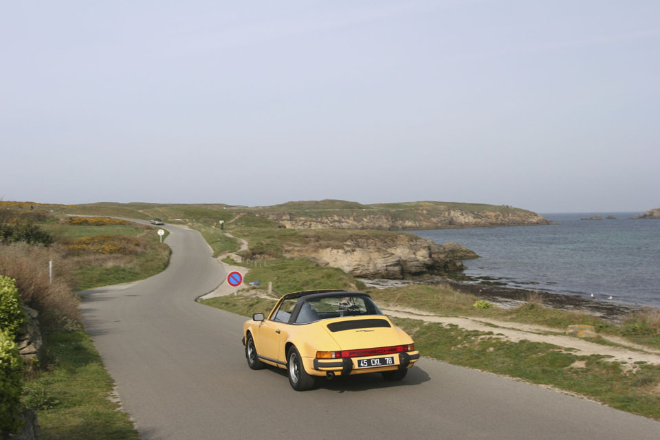 location-porsche-911-targa-seminaires-incentive-team-building-rallyes-location-automobiles-collection-drive-classic-7