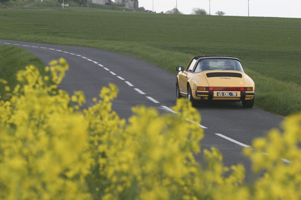 location-porsche-911-targa-seminaires-incentive-team-building-rallyes-location-automobiles-collection-drive-classic-9